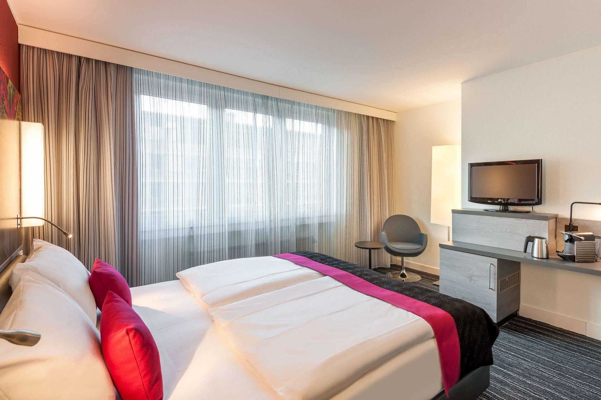 Mercure Hotel Düsseldorf Zentrum Exterior foto